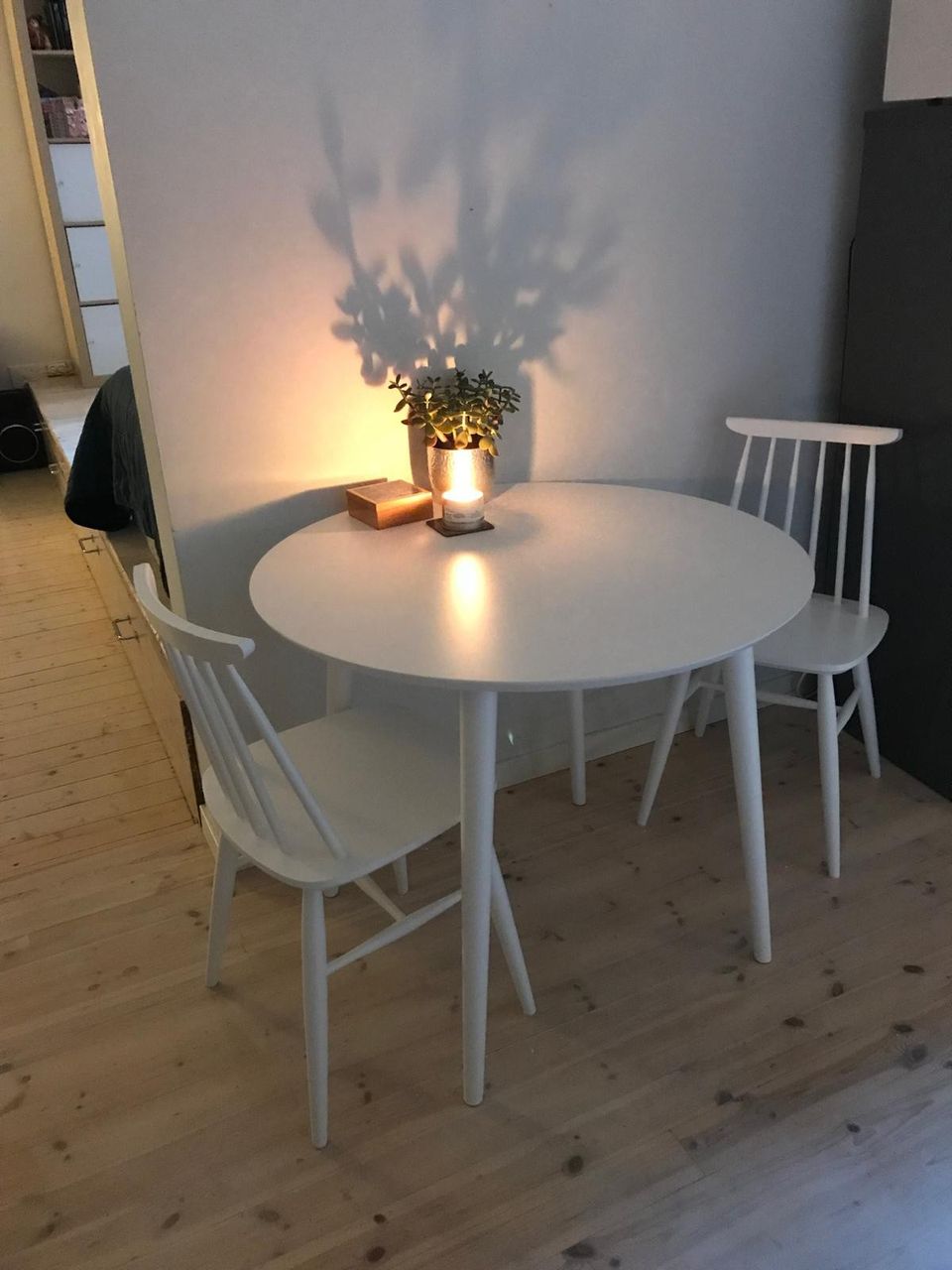 Pohjanmaan Aino (90cm) pöytä + 2 tuolia