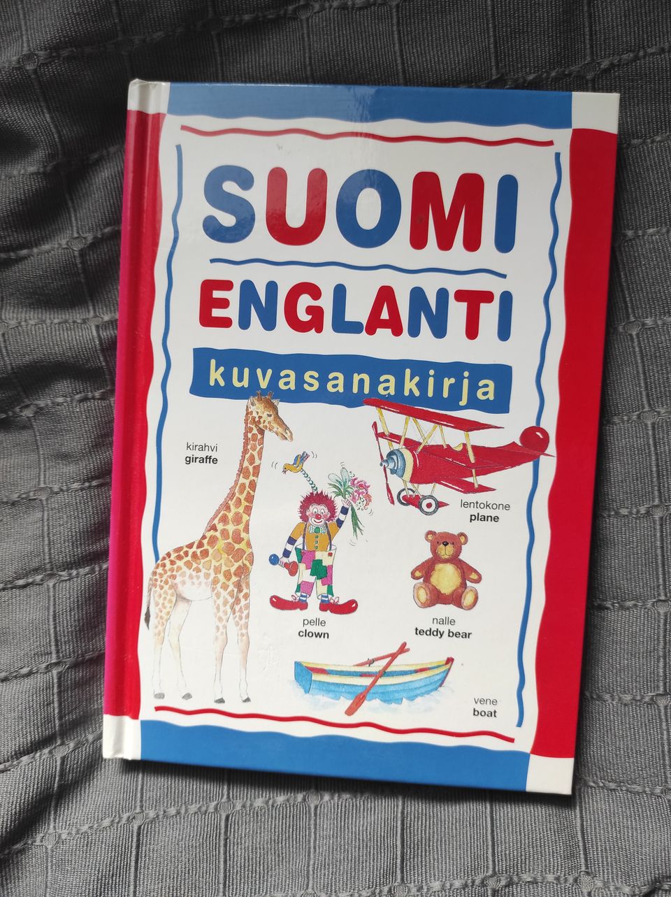 Suomi - Englanti kuvasanakirja  siistikuntoinen