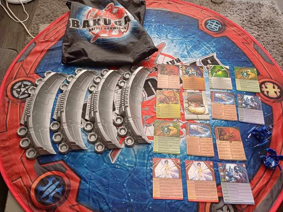 Bakugan Areena + kortteja + 2 bakugania