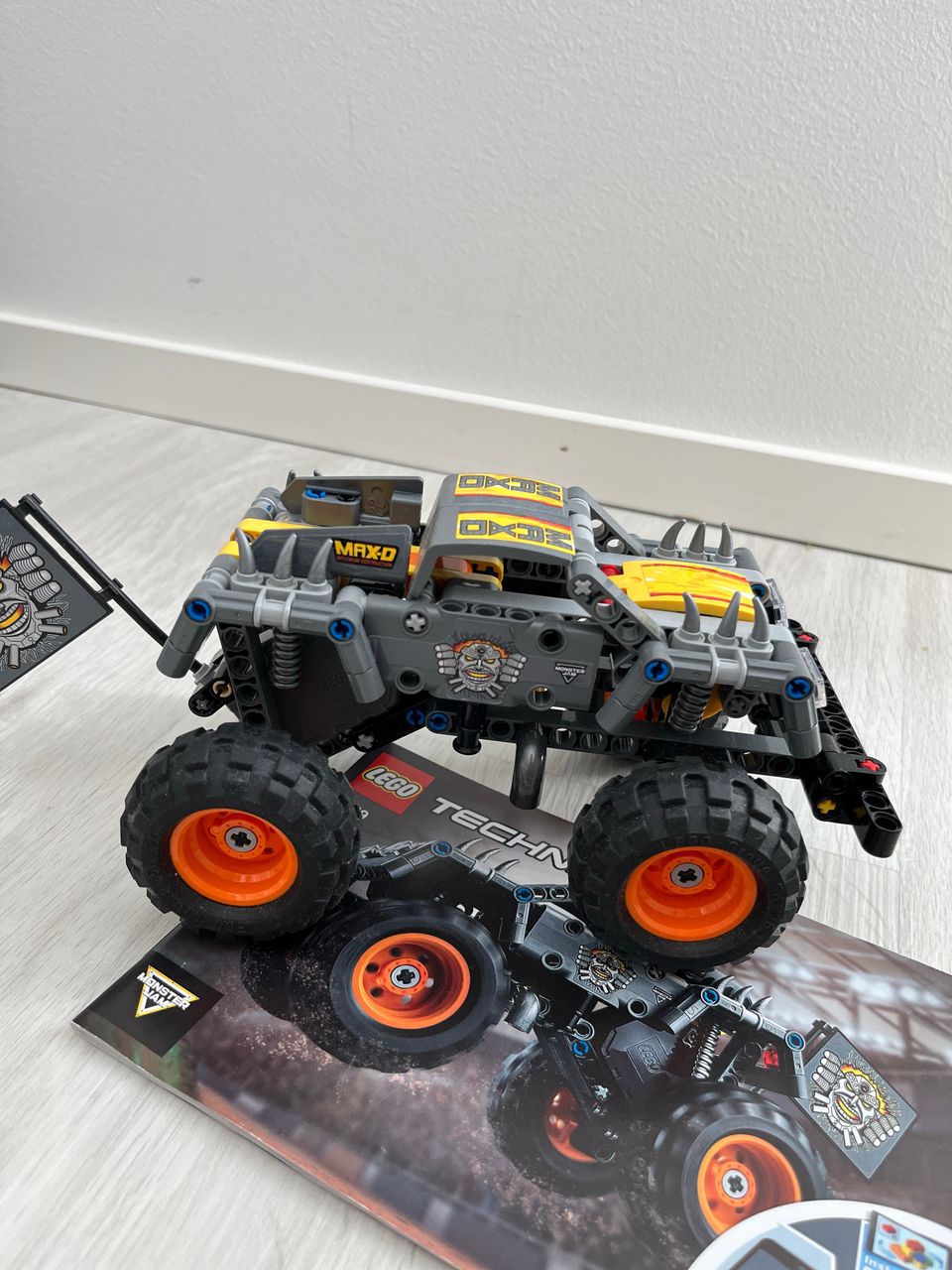 42119 monsteriauto