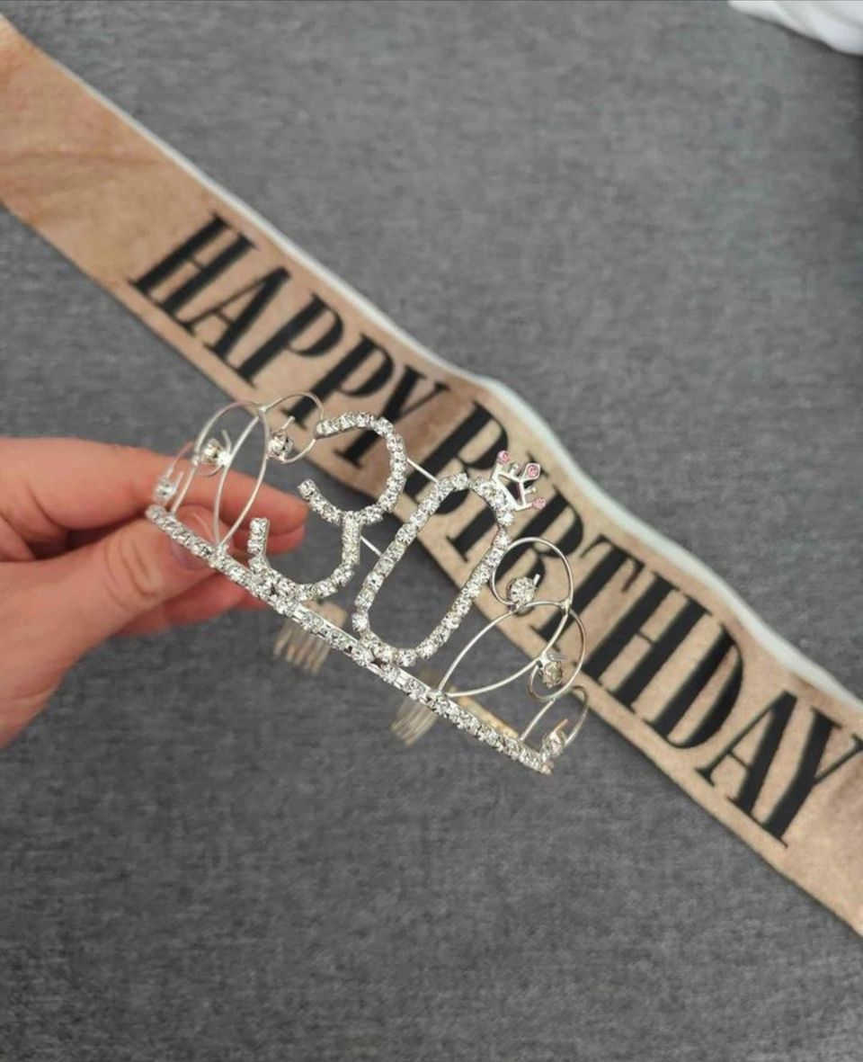 30v Tiara & kultainen glitter "happy birthday" - nauha