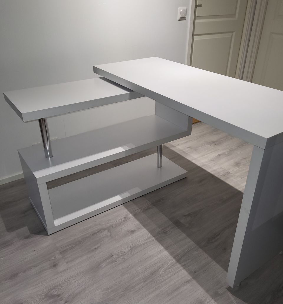 Toimisto-/työpöytä, mallia IKEA