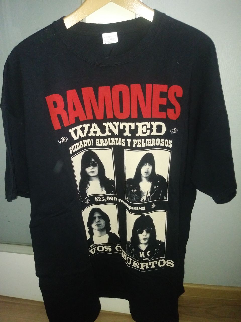 Ramones: Wanted t-shirt, koko XL.