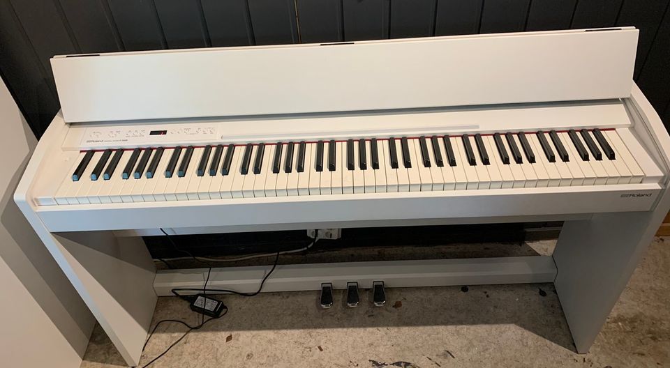 Digitaalipiano Roland F-140R (sähköpiano)