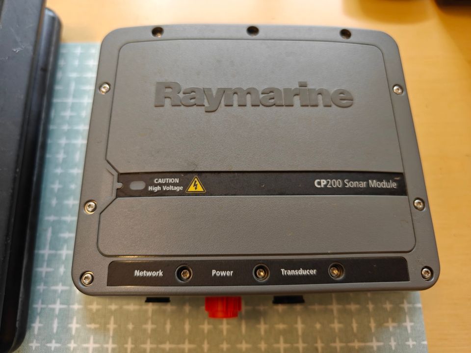 Raymarine CP 200 sonar yksikkö ja CPT 200 viistokaikuanturi