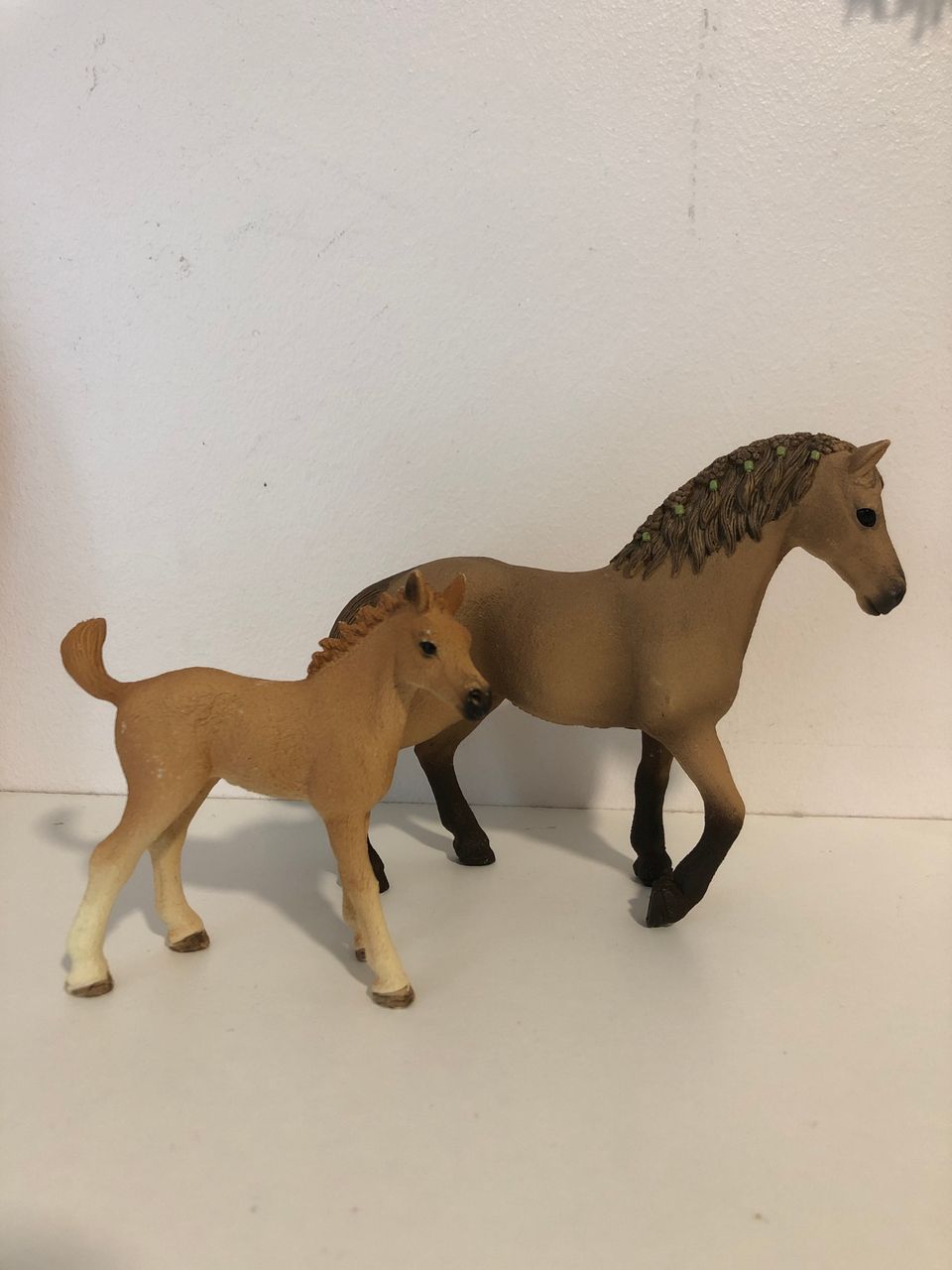 Schleich-hevonen ja varsa