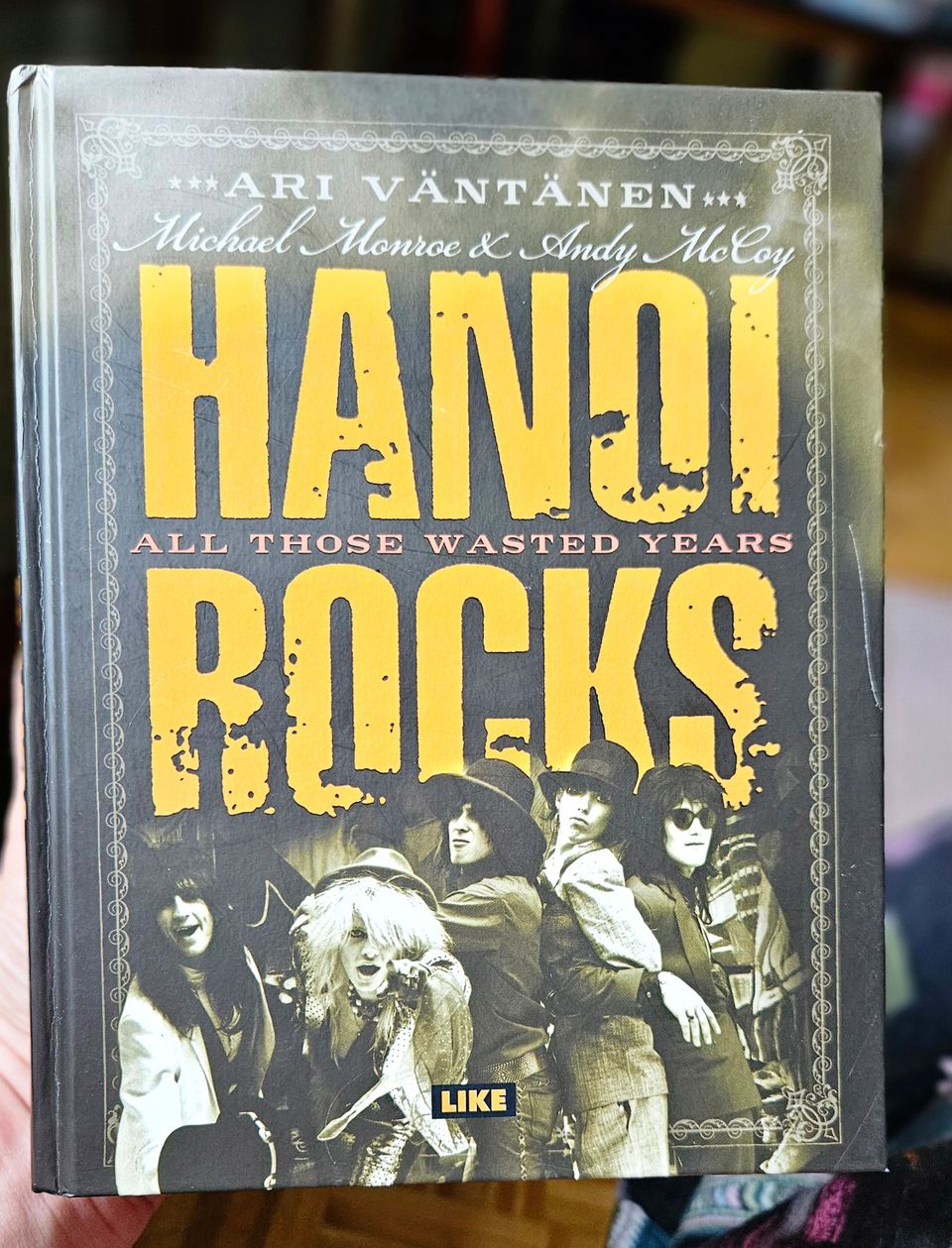 Hanoi Rocks -kirja