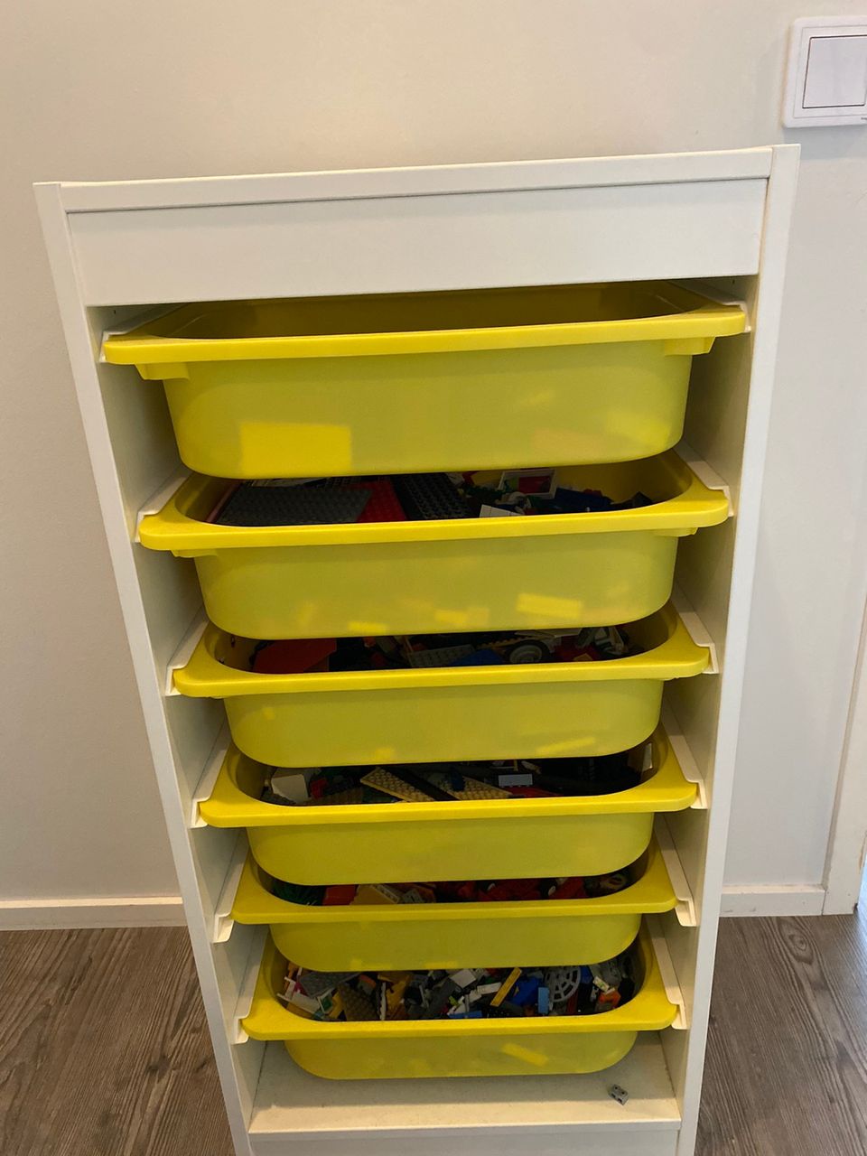 Legoja + Ikean leluhylly