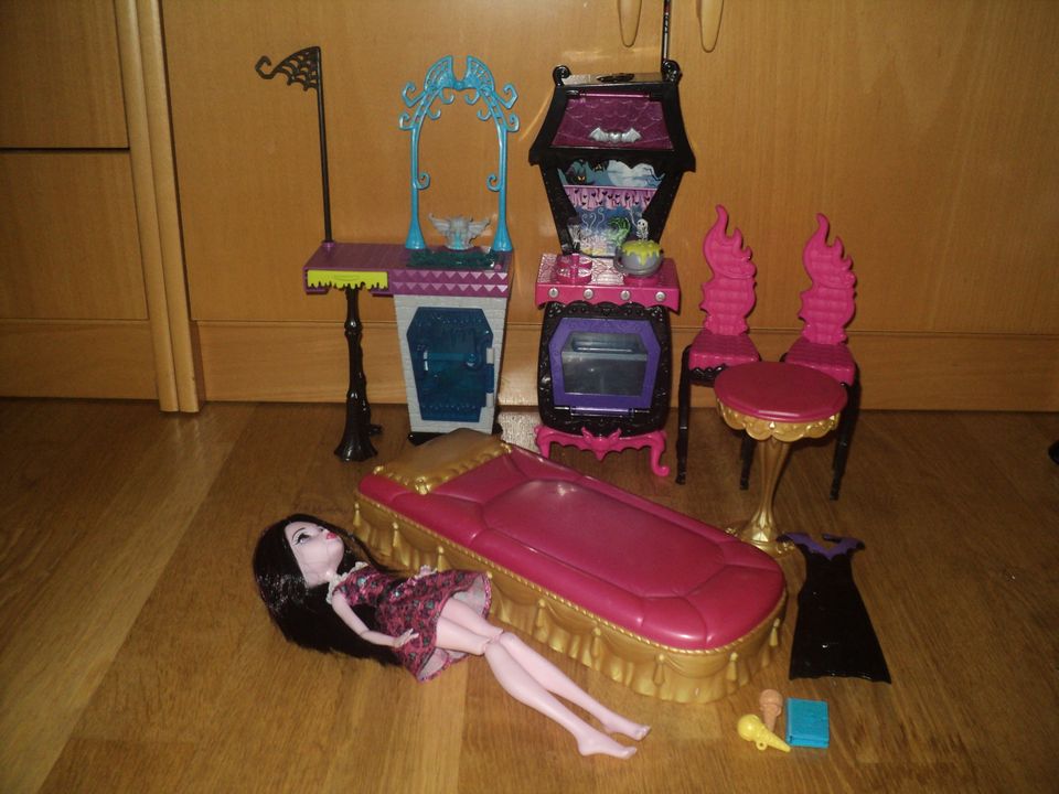 Monster High huonekaluja + nukke