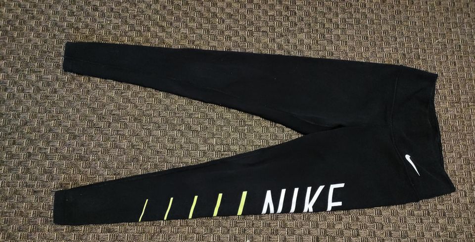 Nike trikoot xs (152)