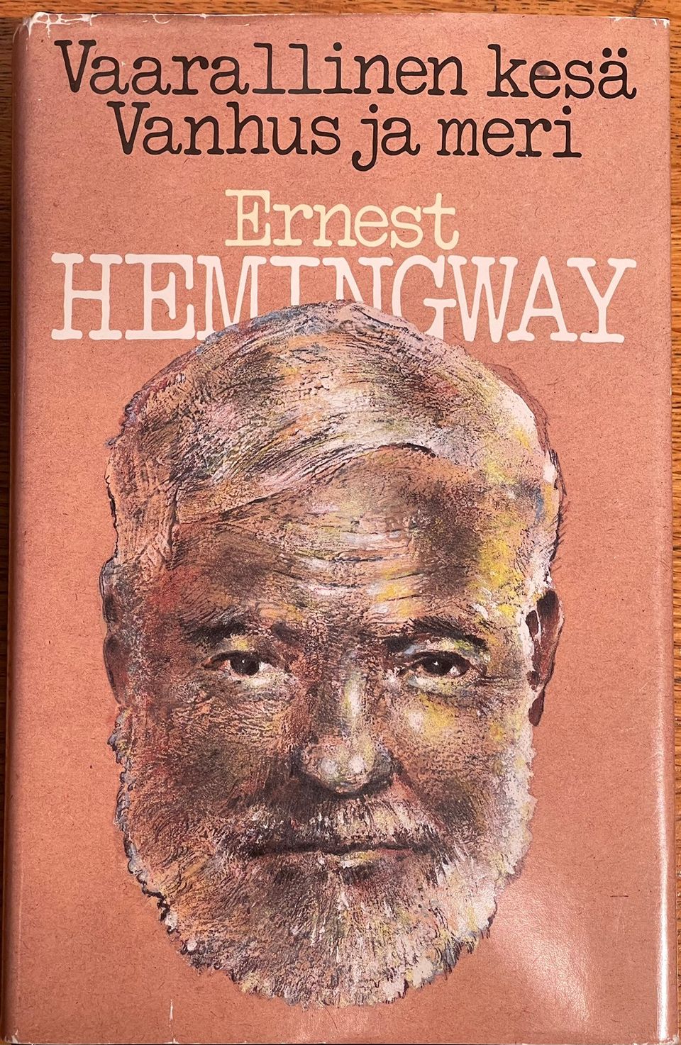 Hemingway Ernest : Vaarallinen kesä Vanhus ja meri