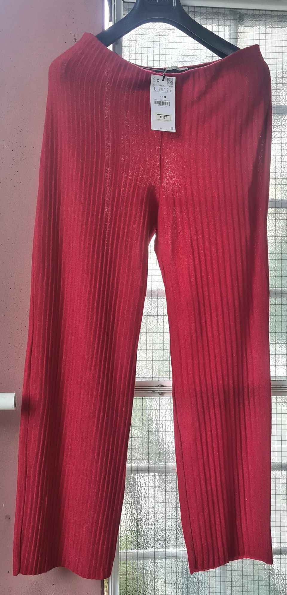 Zara uudet punaiset ohuet leveät housut L