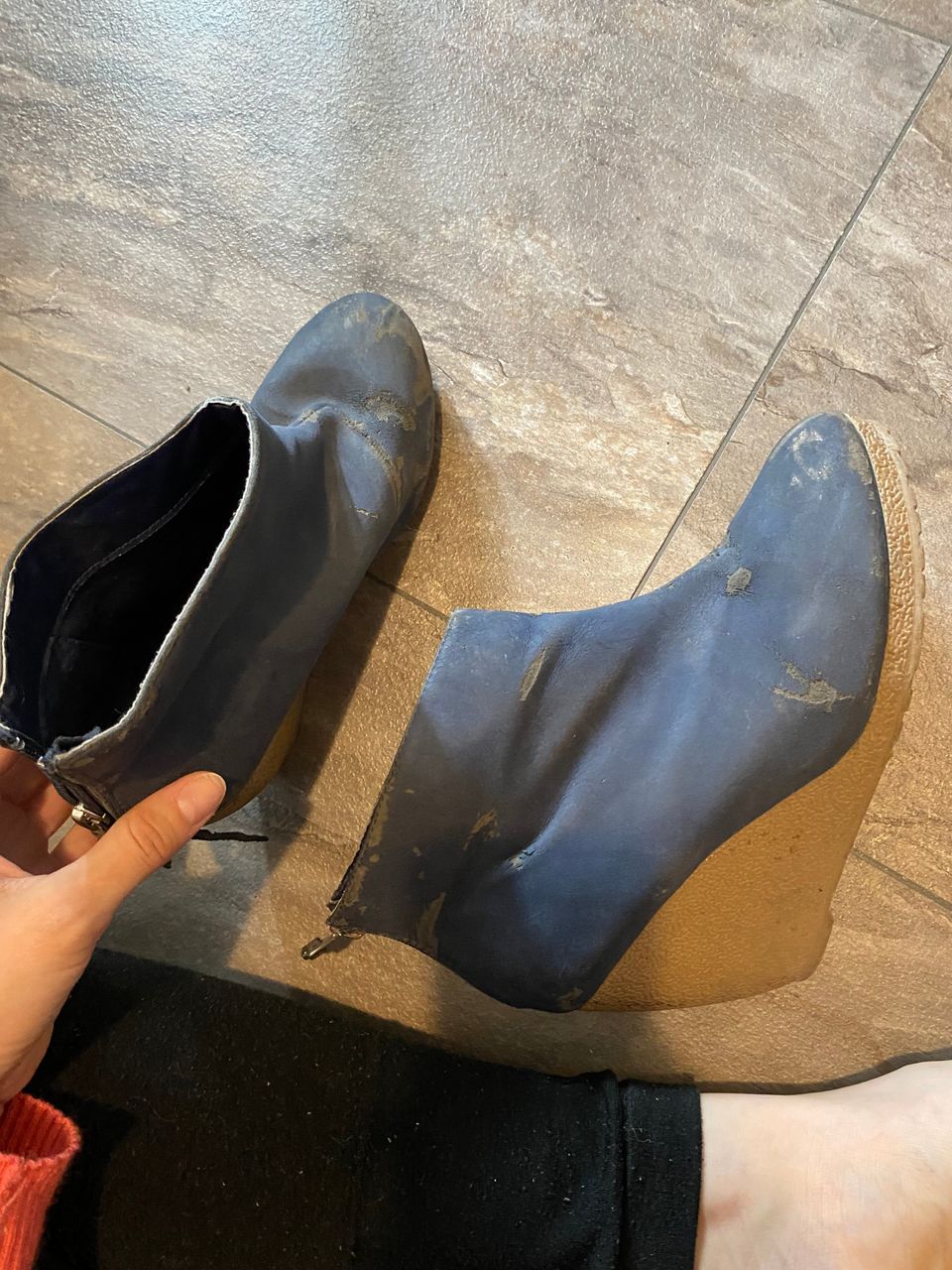 H&M tumman siniset kiilakorko kengät ( ehjät )