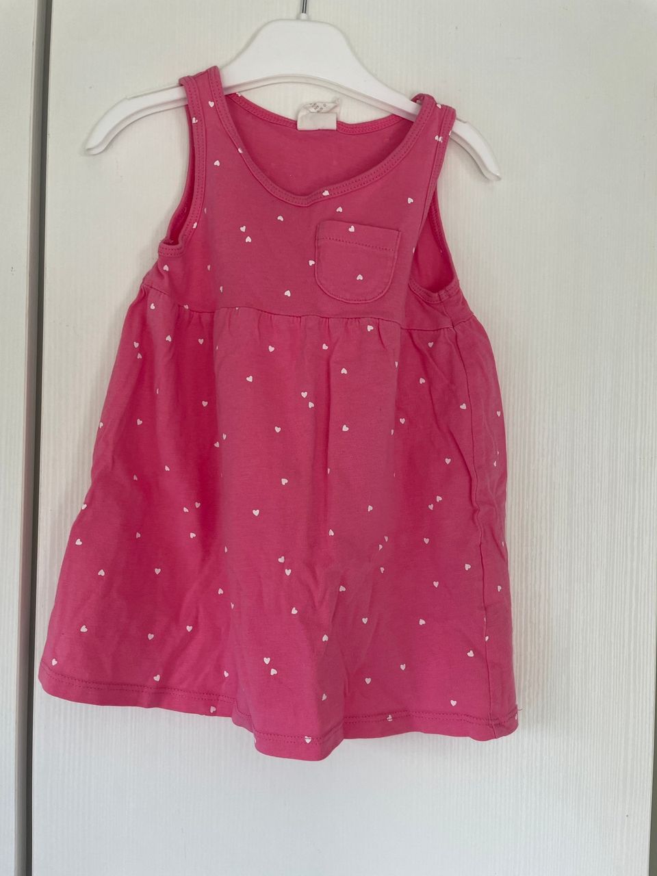 Pinkki sydänkuvioinen mekko 74