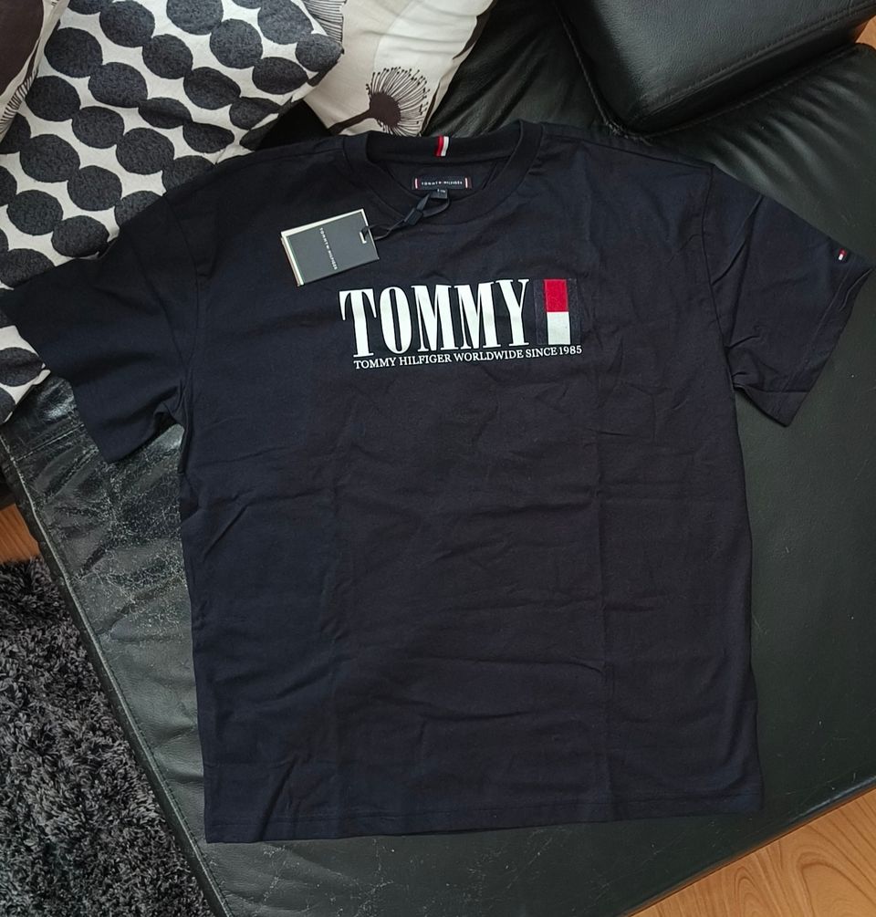 Tommy Hilfiger uusi tum.sin. paita 176cm