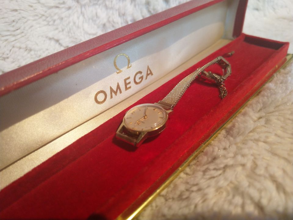 Omega kultakello