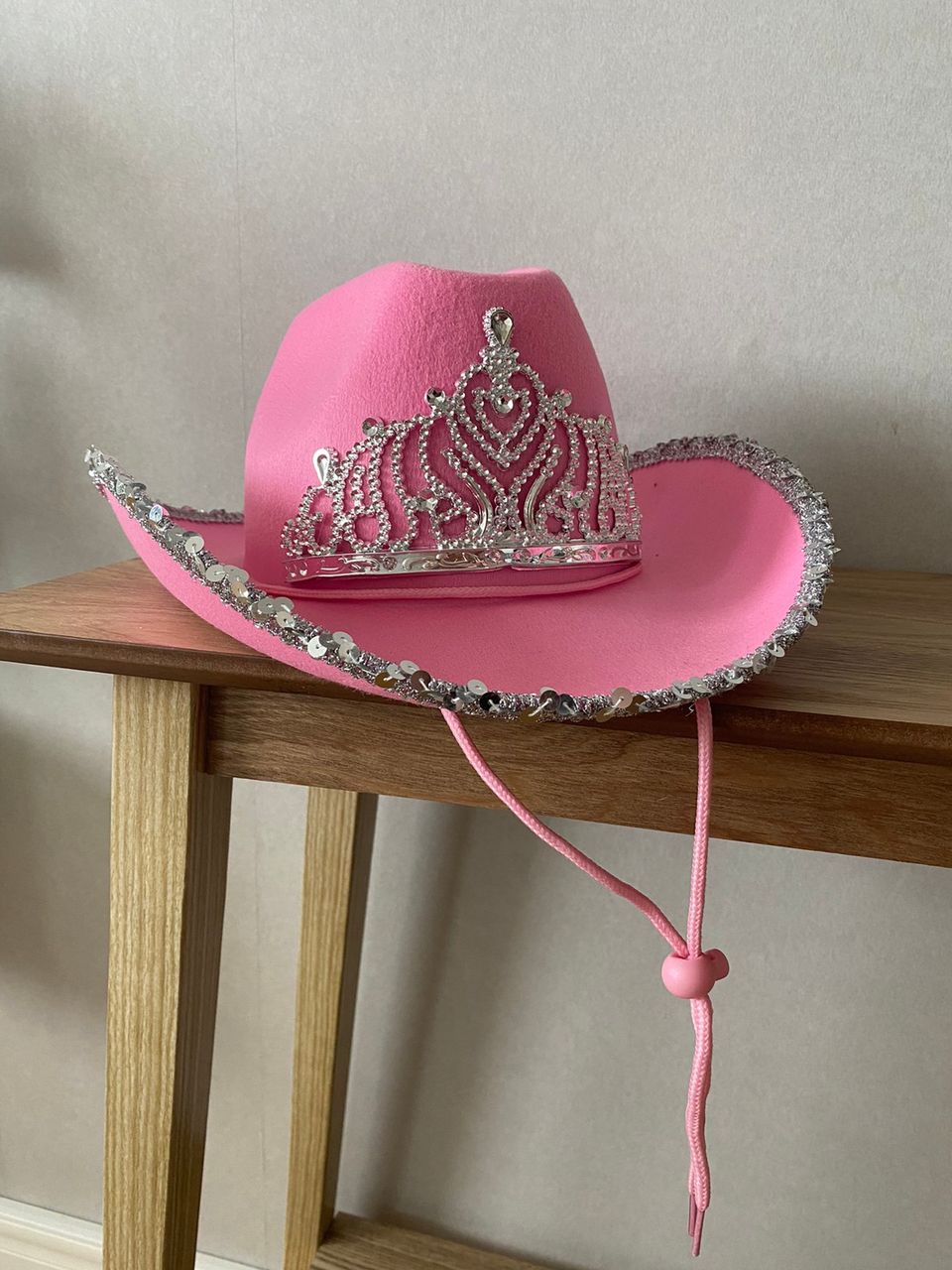 Pinkki hattu