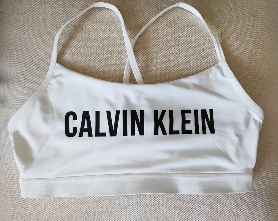 Calvin Klein urheilutoppi