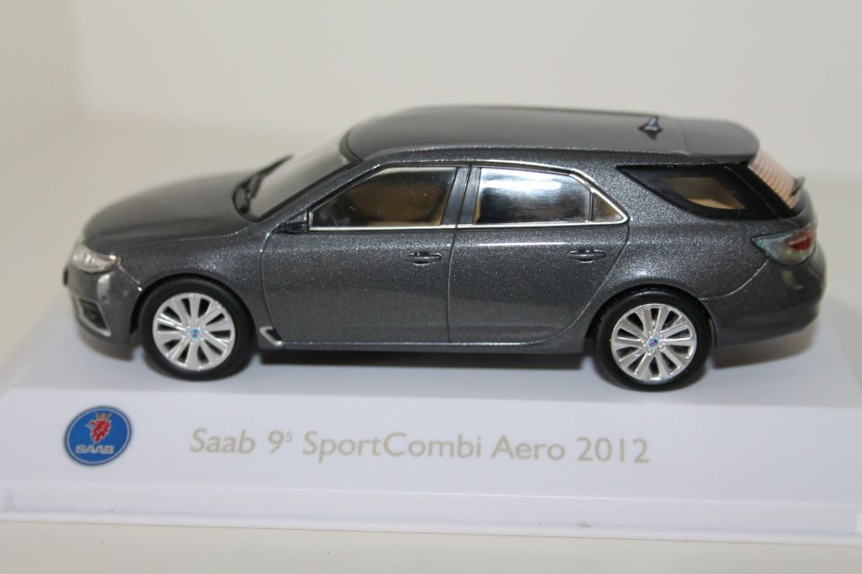 Saab 9-5 Sport Combi Aero 2012 pienoismalli auto metallinen keräilyauto 1:43