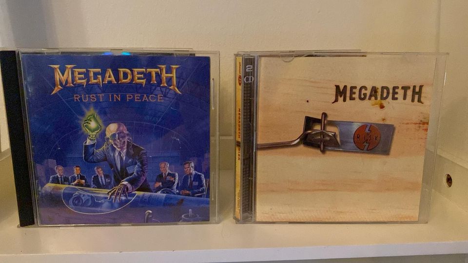 Myydään Megadethin levyjä