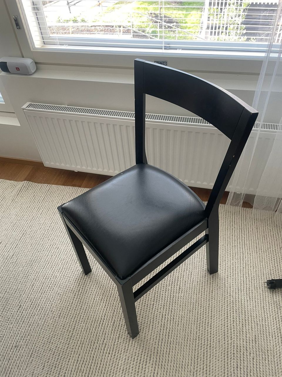 Mustat tuolit 4 kpl