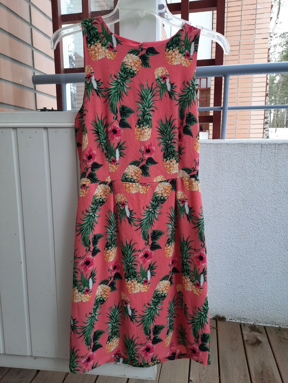 Ananas kuvioinen mekko. 36/S