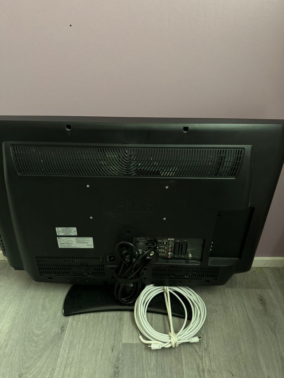 Televisio LG LD320N + TV kappeli 10m