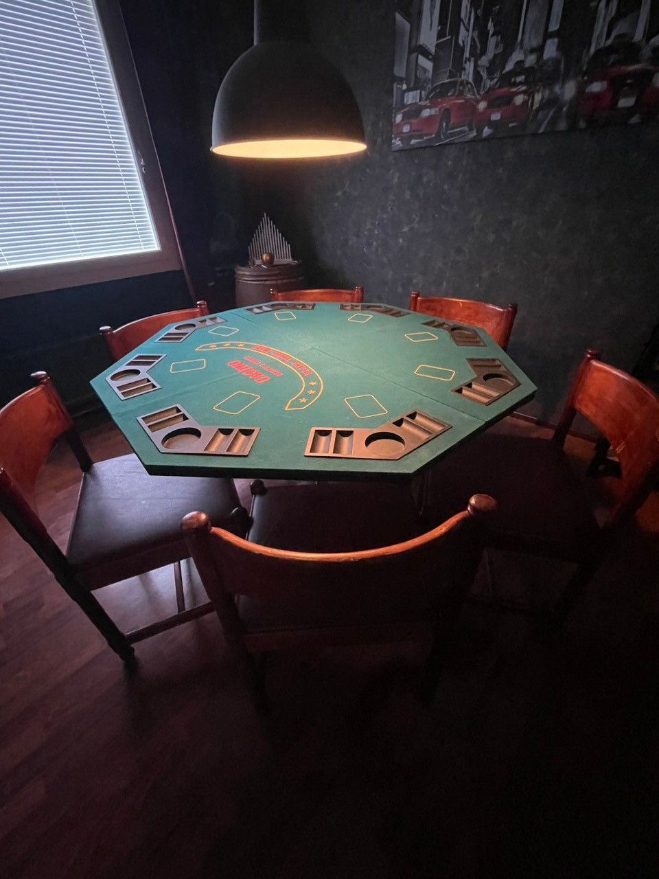 Pokeripöytä ja 6 tuolia