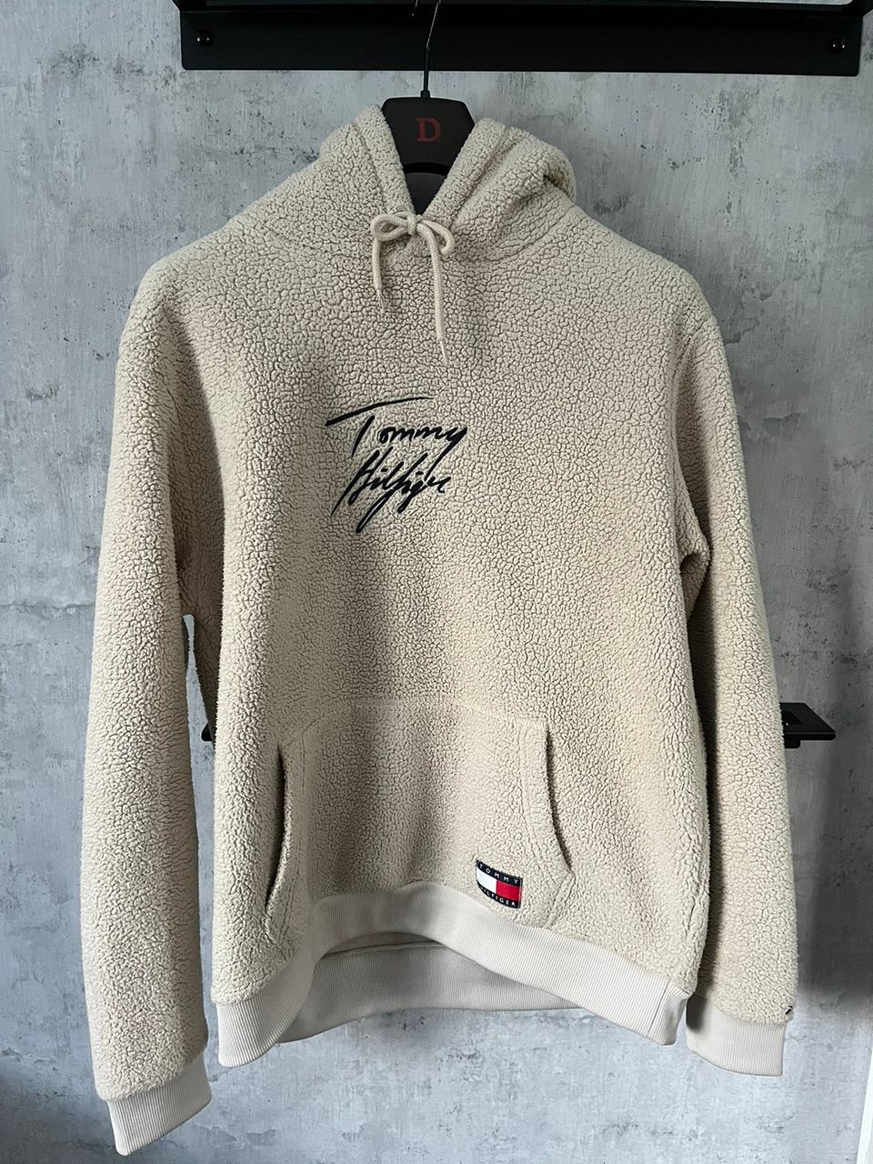 Tommy Hilfiger huppari