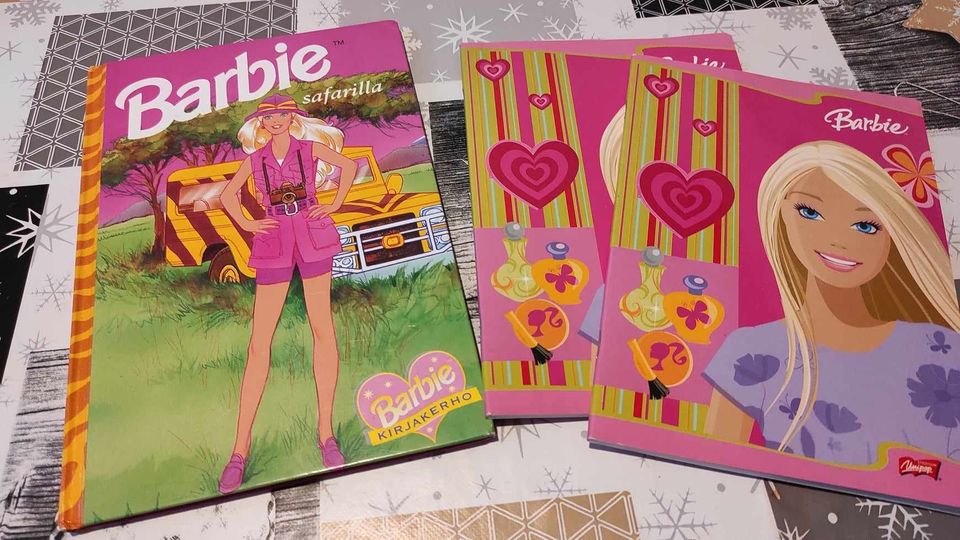 Barbie kirja ja 2 tyhjää ruutuvihkoa