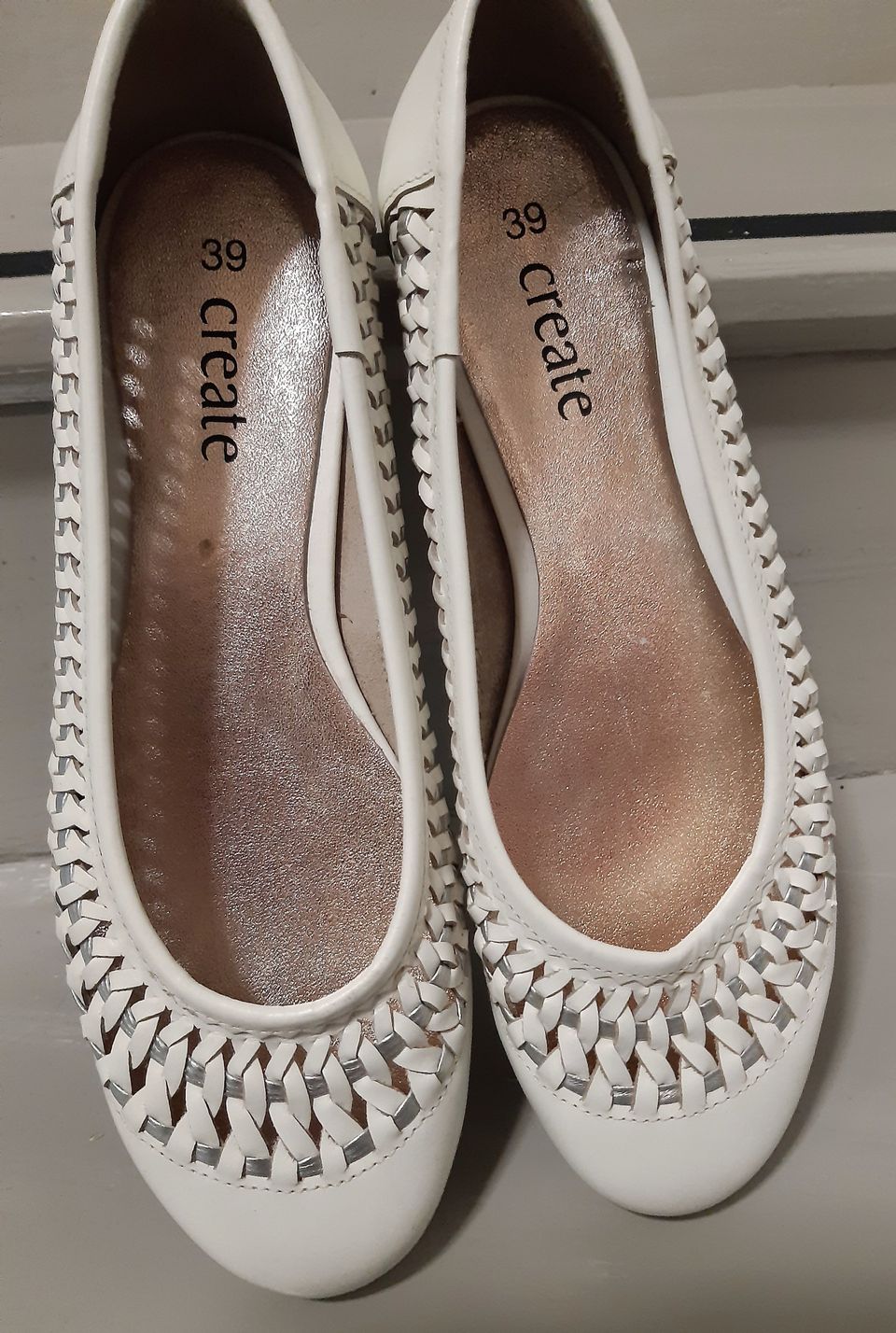 Naisten kenkiä