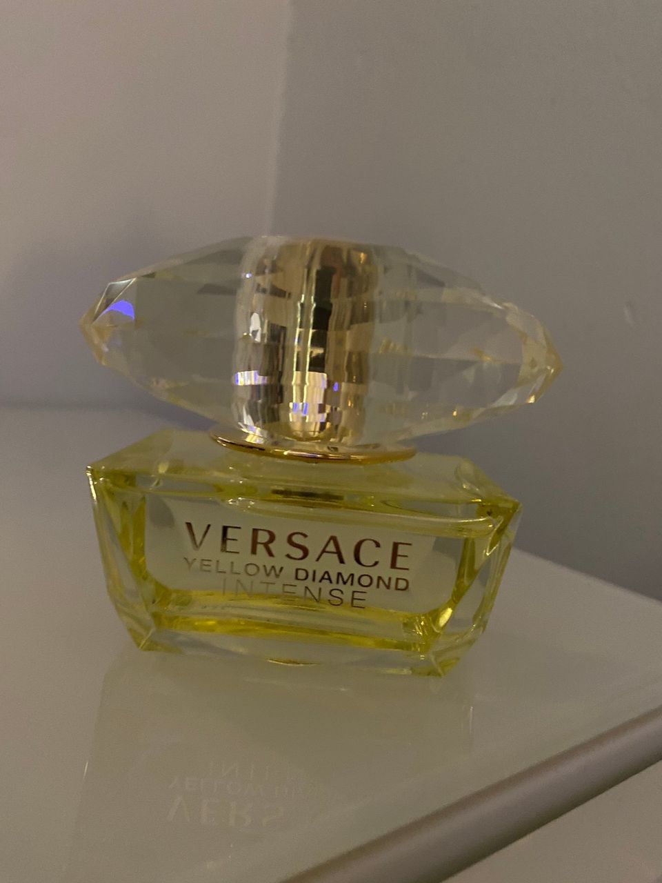 VERSACE YELLOW DIAMOND INTENSE 50ml - NAISTEN HAJUVESI