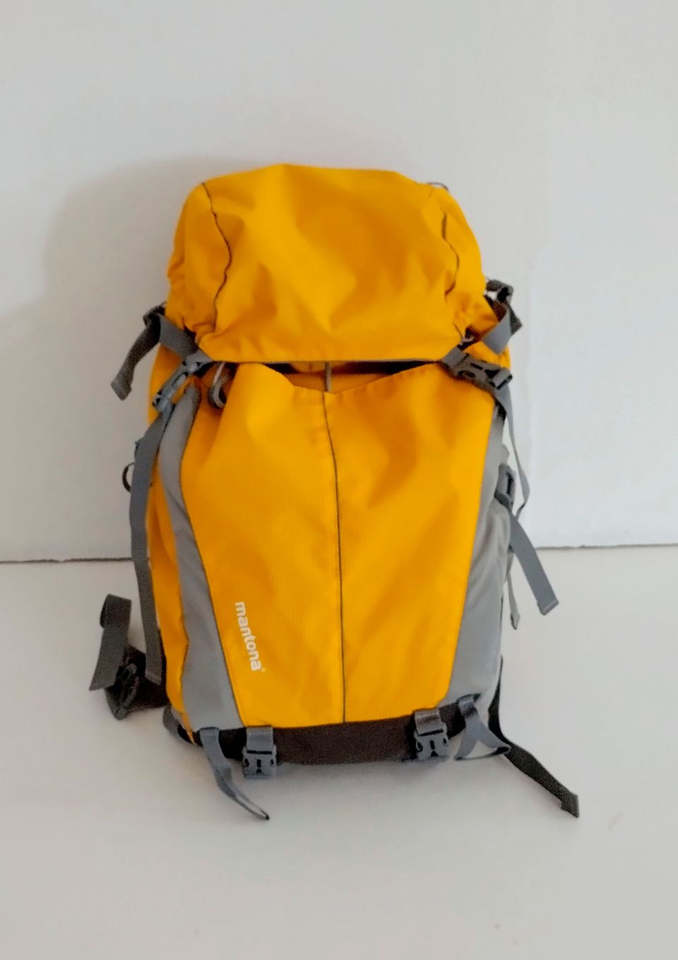 Kamerareppu Mantona Elements Outdoor Backpack orange