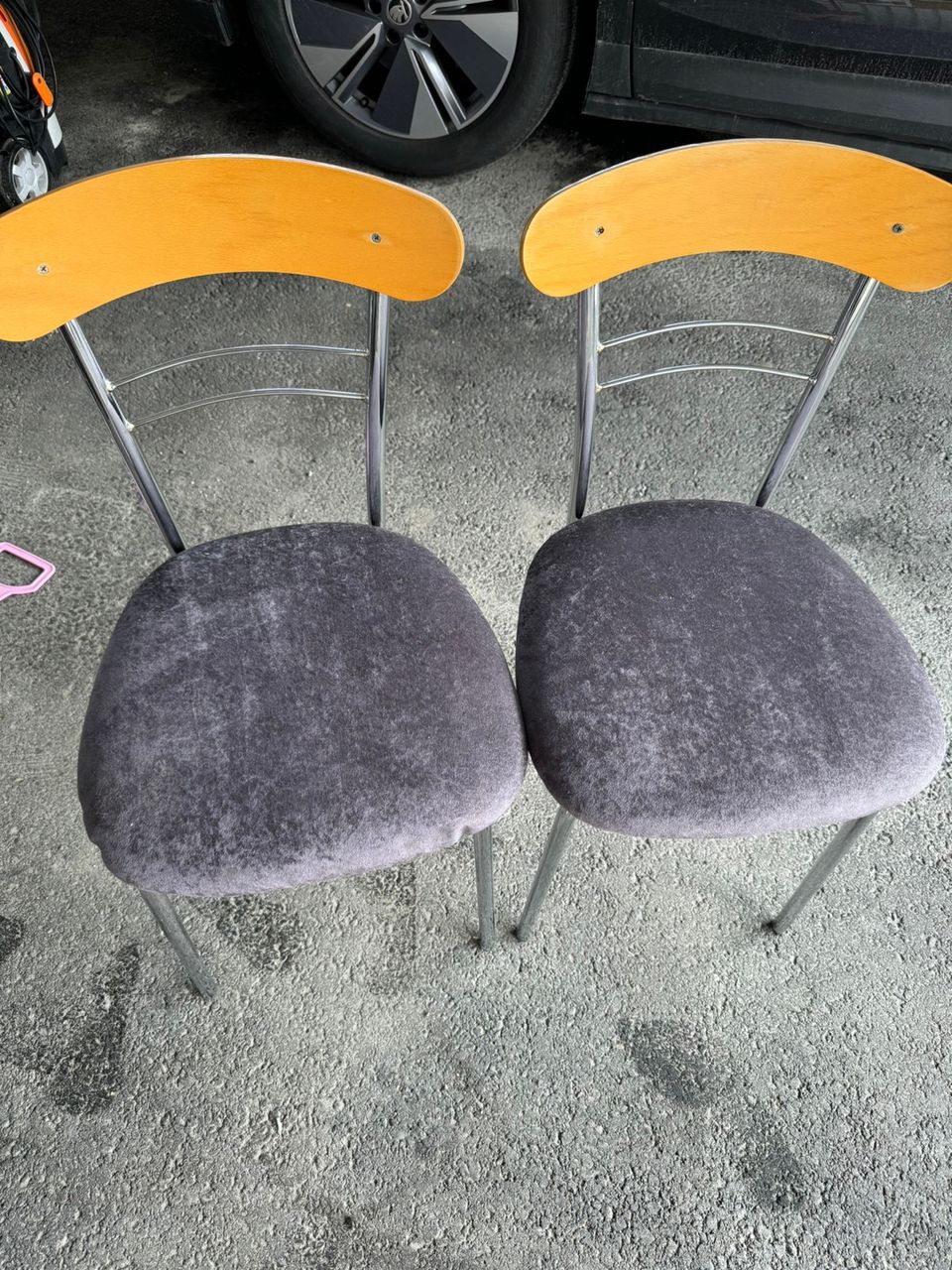 2 tuolia