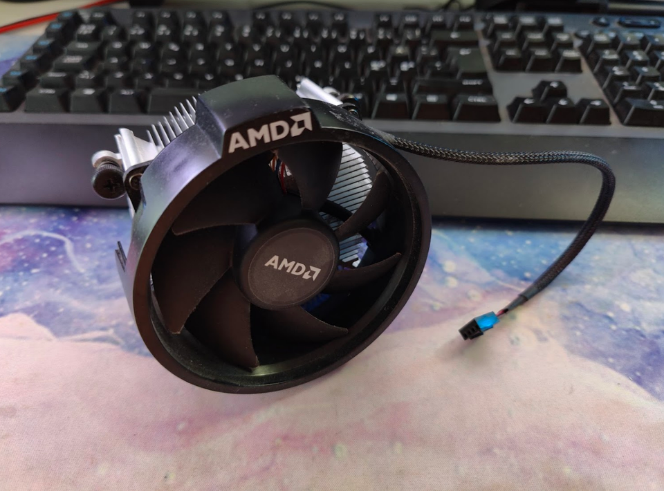 AMD Wraith Stock cooler AM4 kantaan