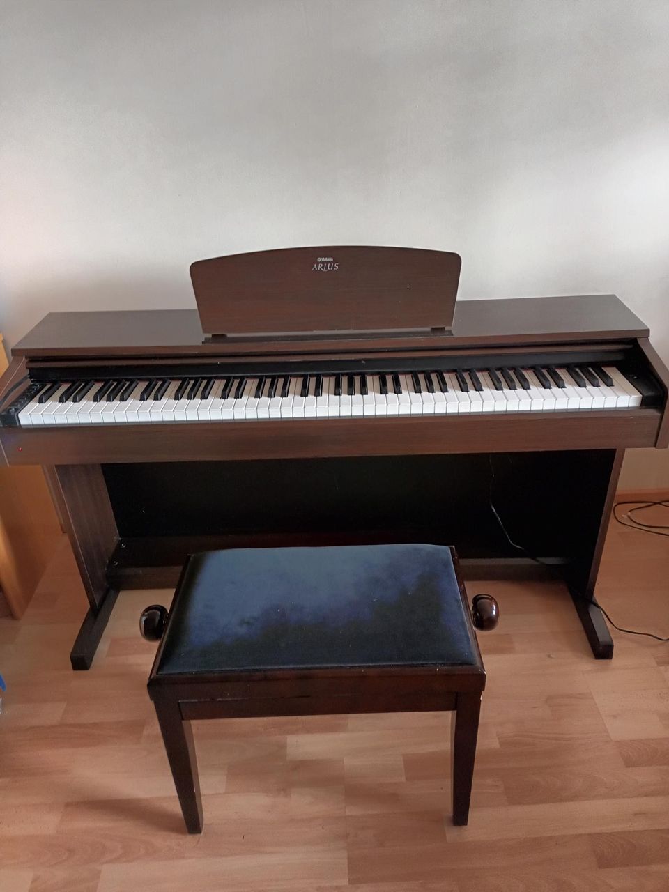 Yamaha Arius YDP-140 digitaalinen piano