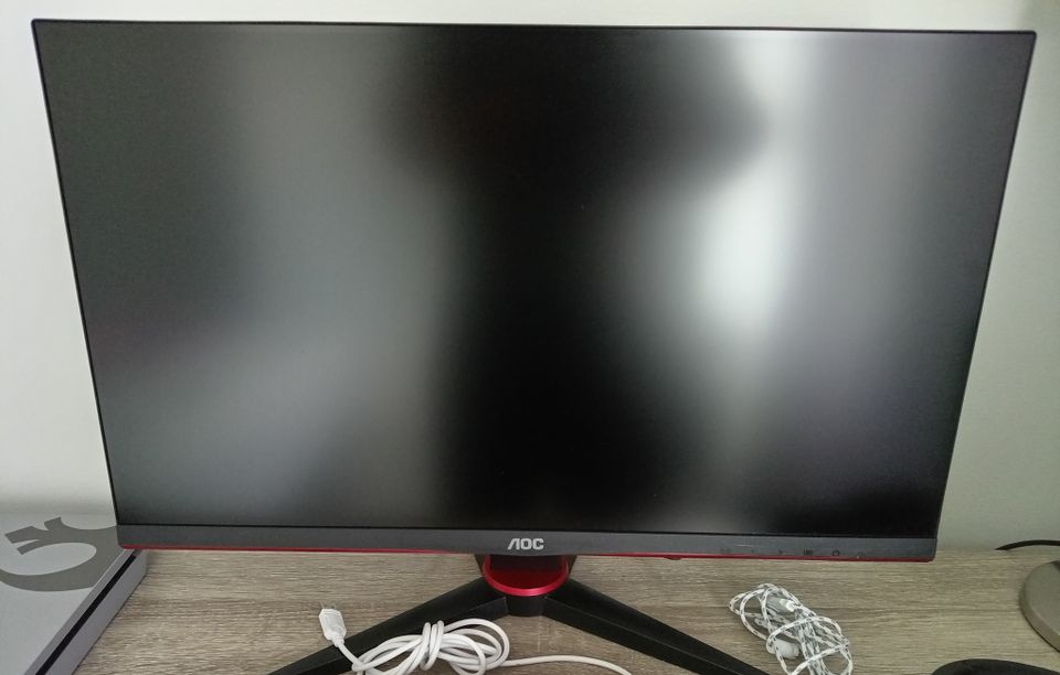 Aoc merkkinen pelinäyttö 165hz. 23,8"