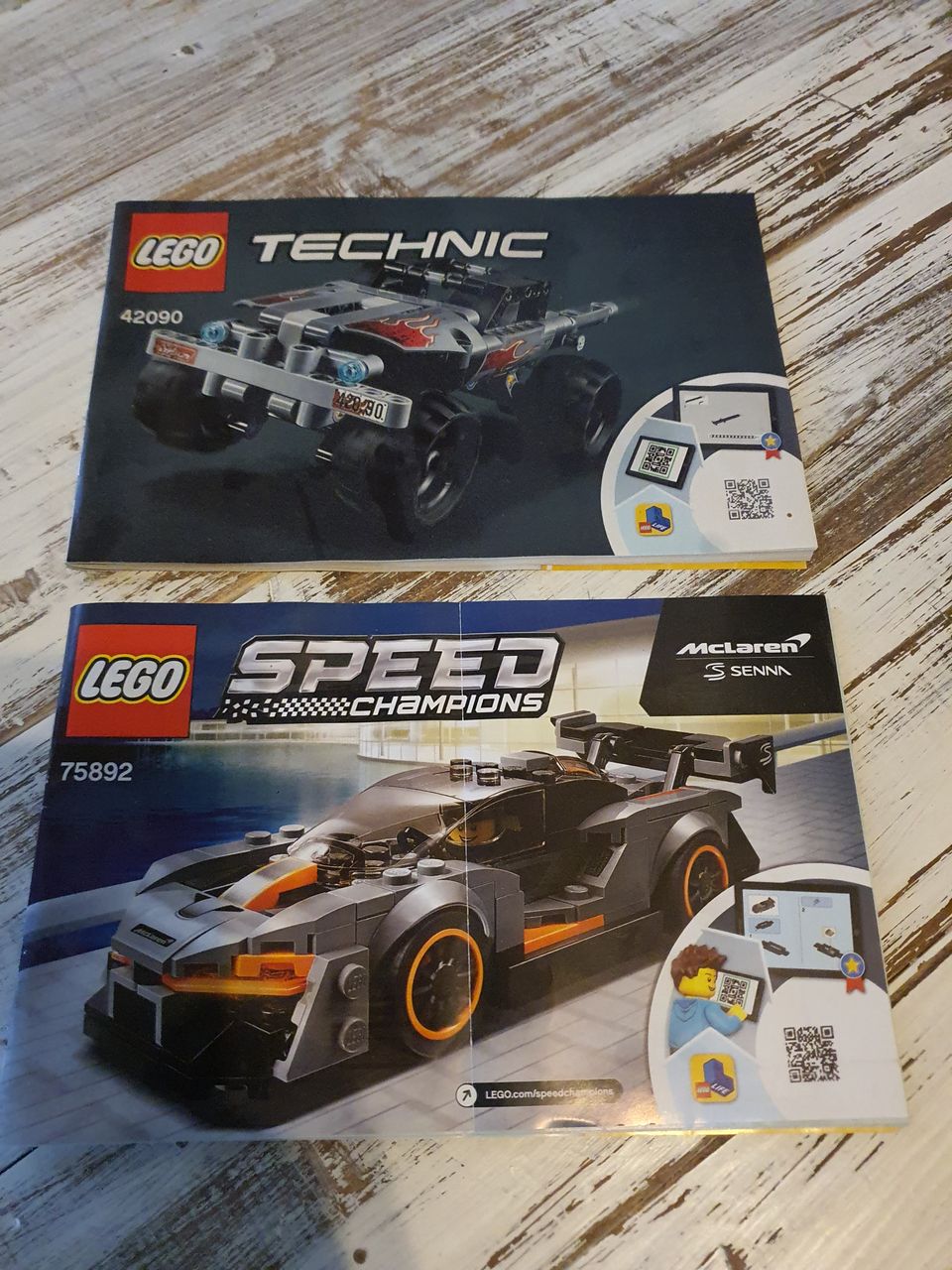 Lego technic 42090 ja 75892 autot
