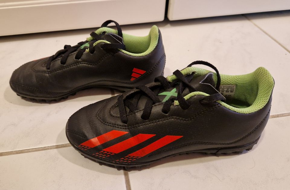 Jalkapallokengät Adidas koko 31