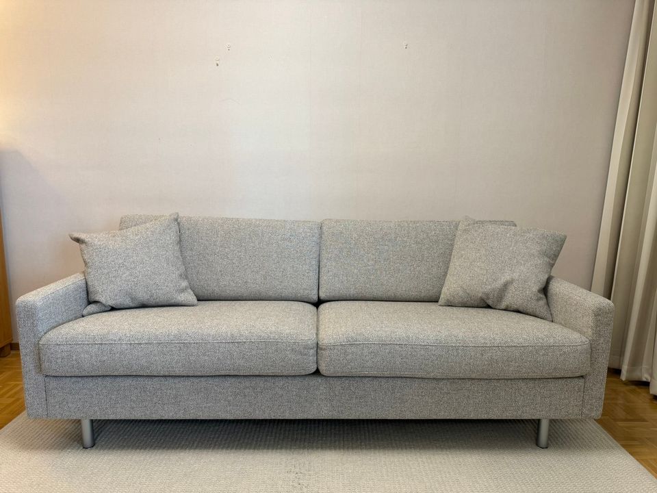 Interfase, NANA 3 istuttava sohva