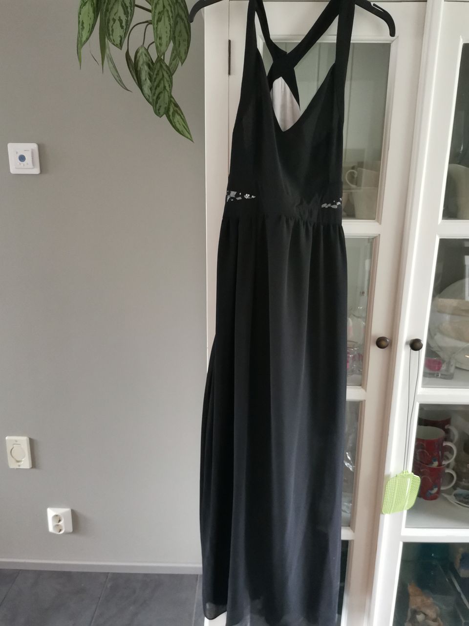 Musta pitkä mekko s