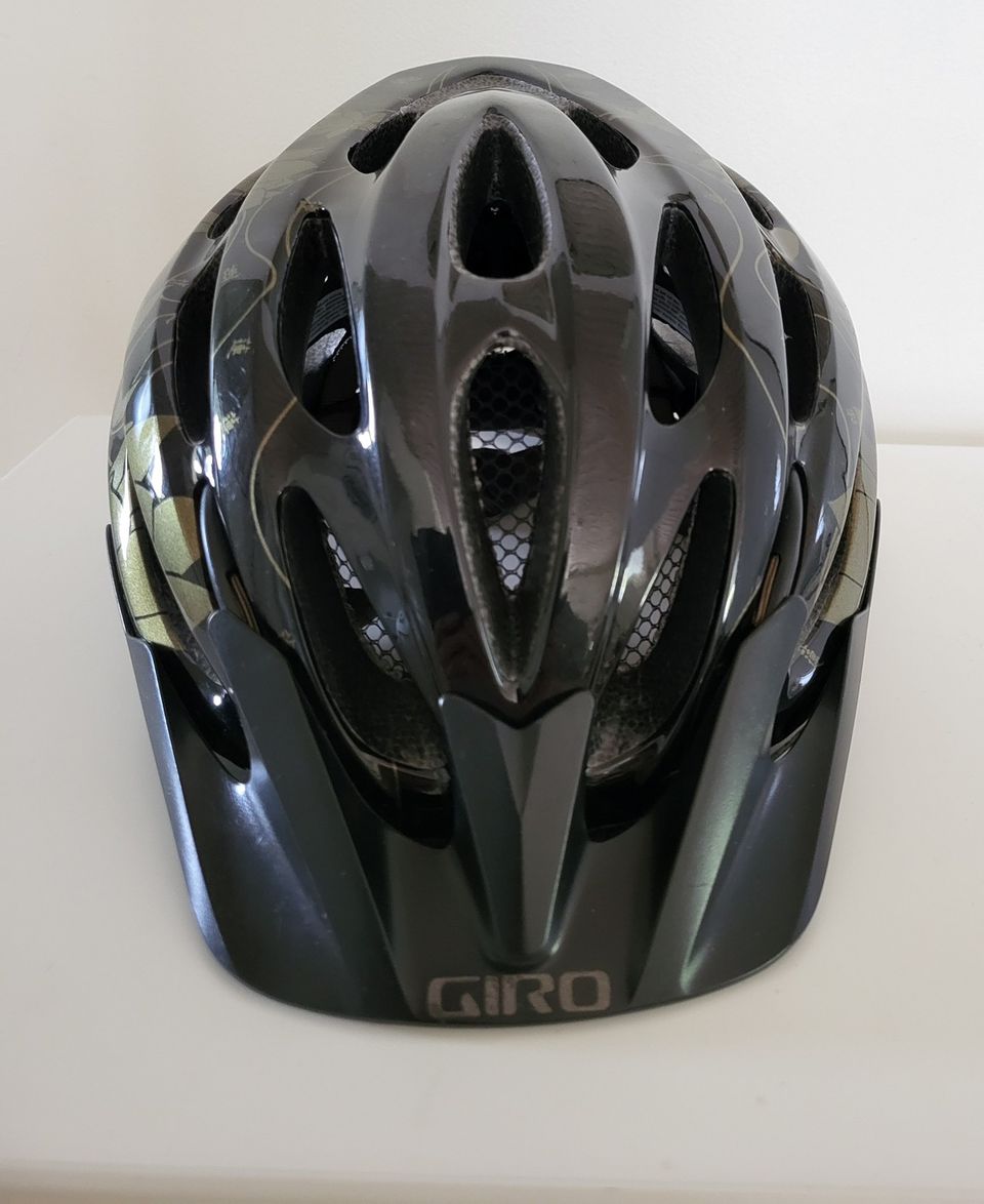Giro pyöräilykypärä 50-57cm