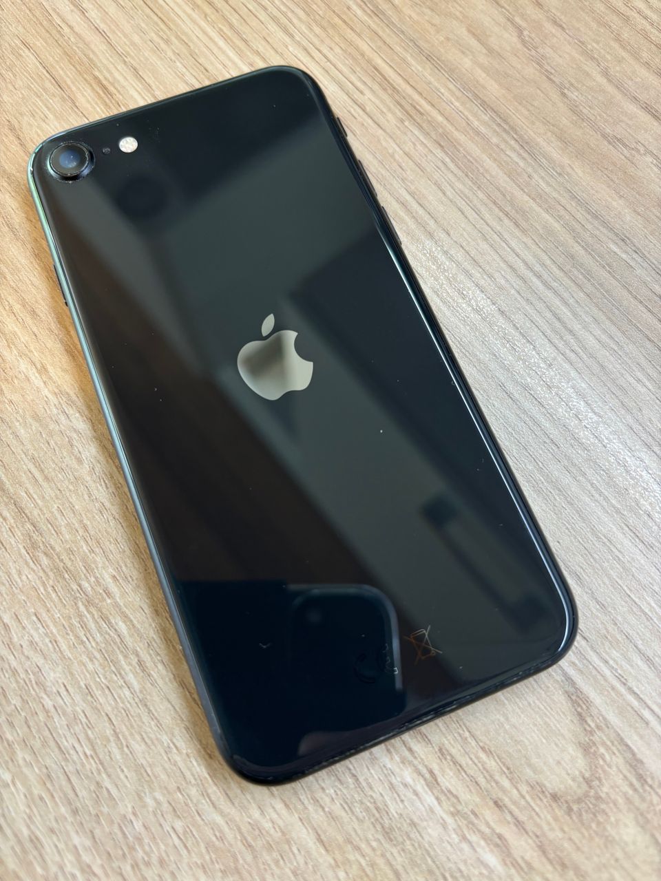 Apple iPhone SE (2020, 64Gt)