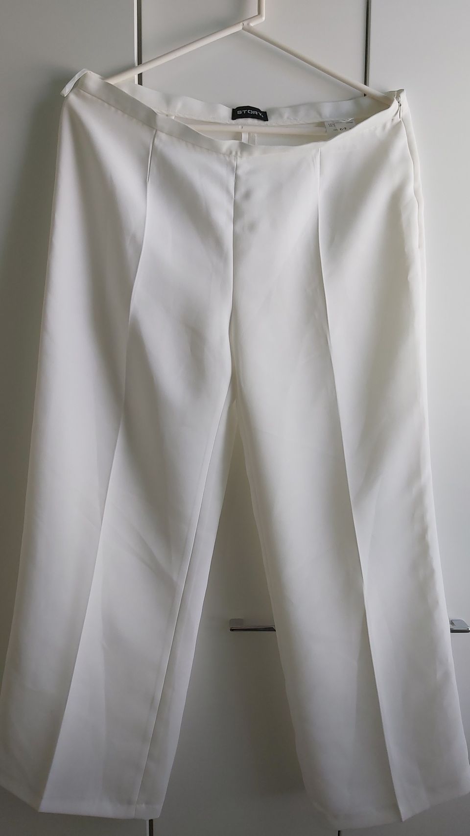 Valkoiset housut