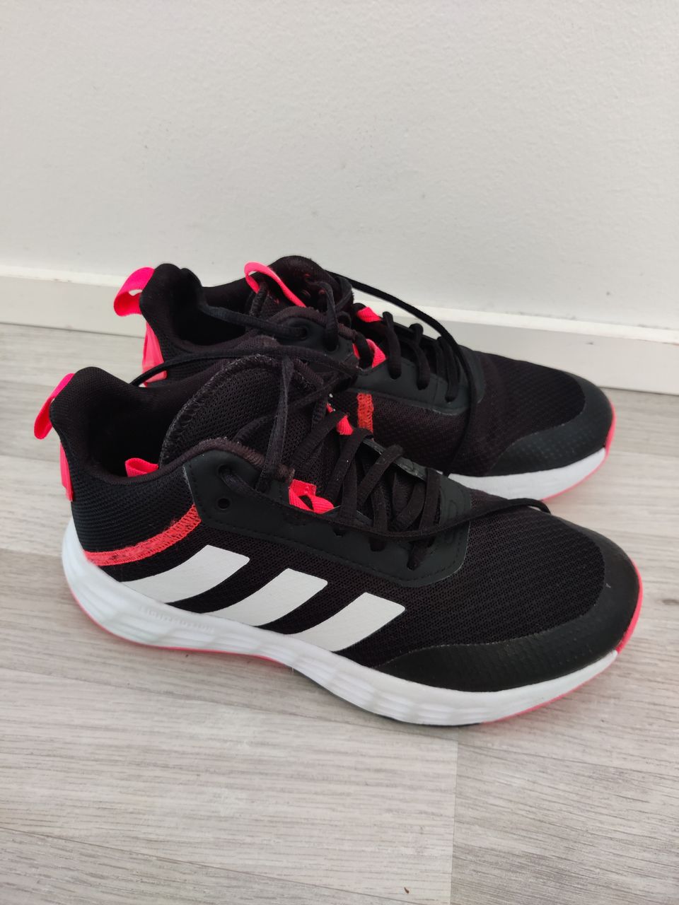 Adidas koripallokengät 36 2/3