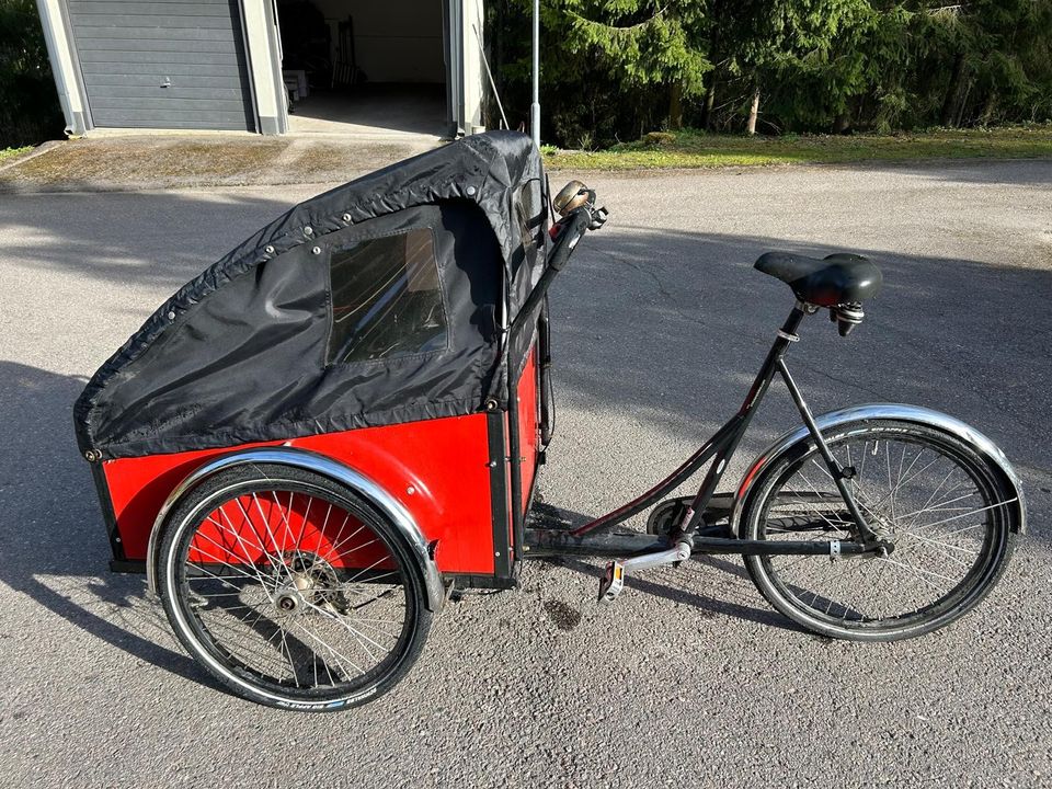Hyväkuntoinen Tanskalainen Christiania bikes light tavarapyörä.