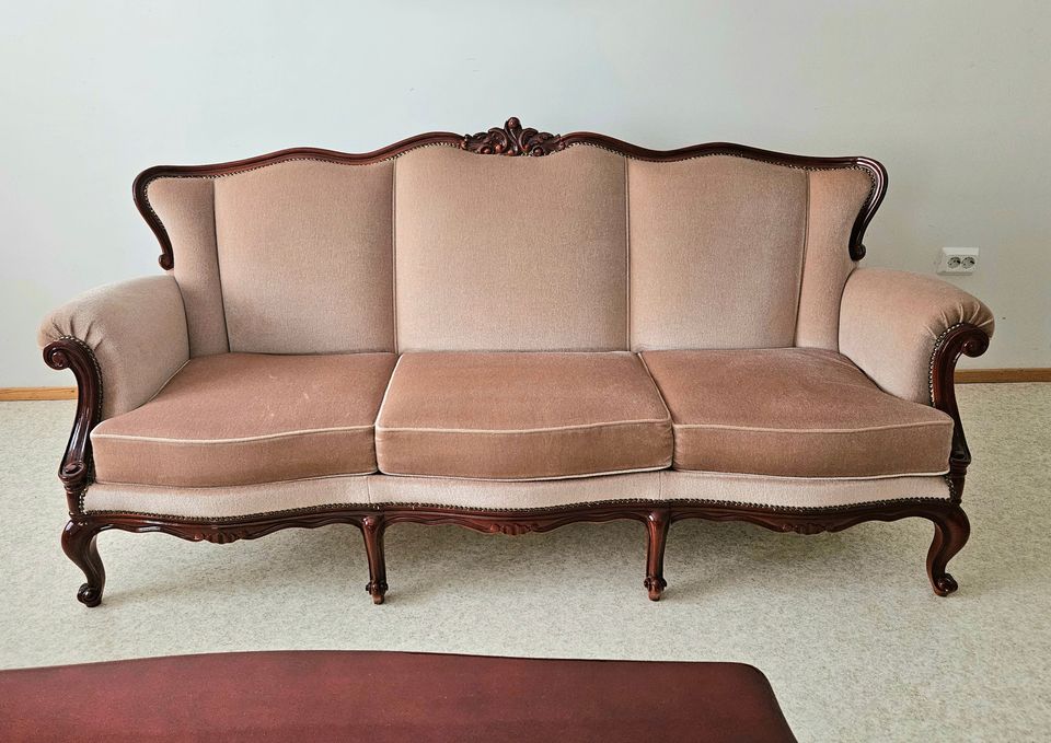 Rokokoo -tyylinen sohva
