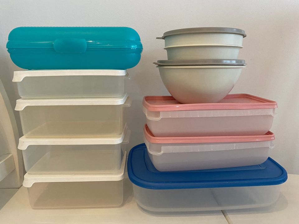 Muovirasioita mm. Tupperware