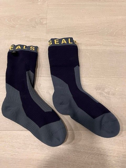 Waterproof socks Sealskinz L