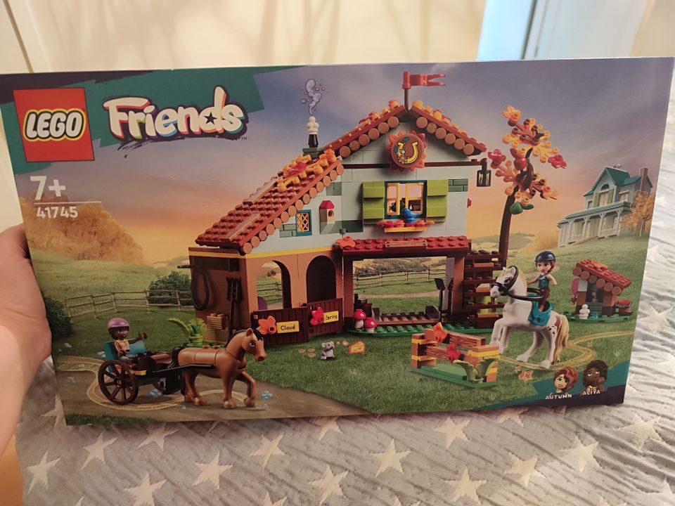 Lego friends Autumnin hevostalli